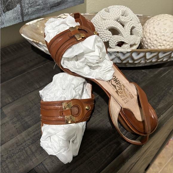 Salvatore Ferragamo Shoes - VINTAGE SALVATORE FERRAGAMO MADE IN ITALY. sling back sandals SZ 8.5